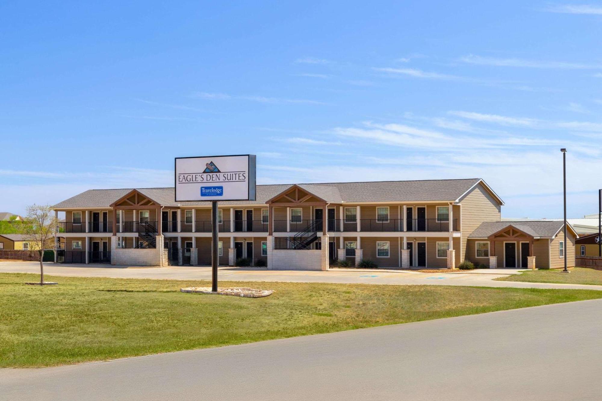Eagle'S Den Suites Cotulla A Travelodge By Wyndham Exterior foto