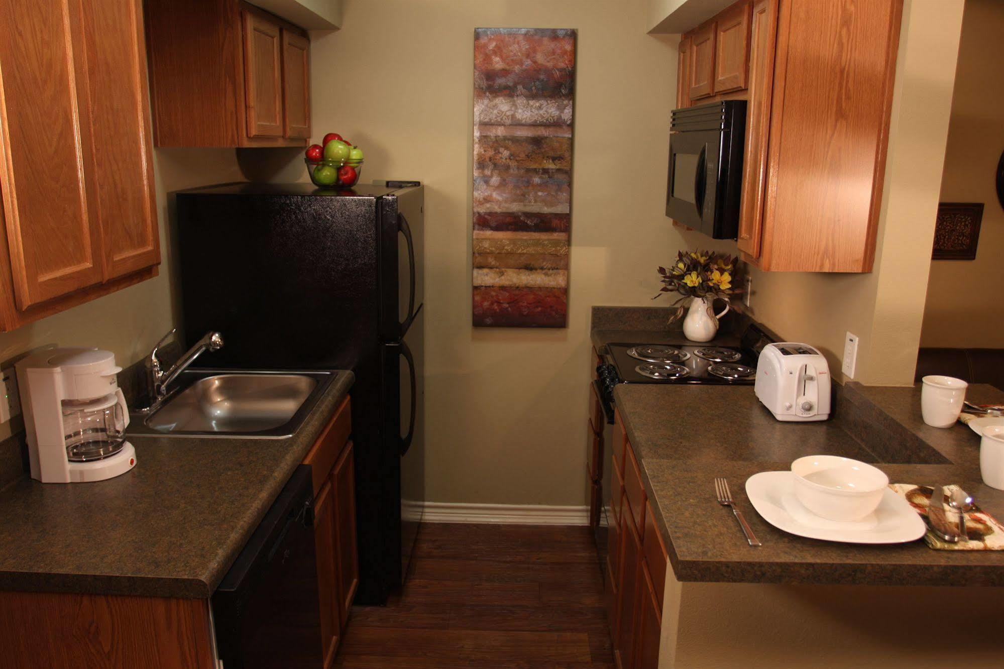 Eagle'S Den Suites Cotulla A Travelodge By Wyndham Exterior foto