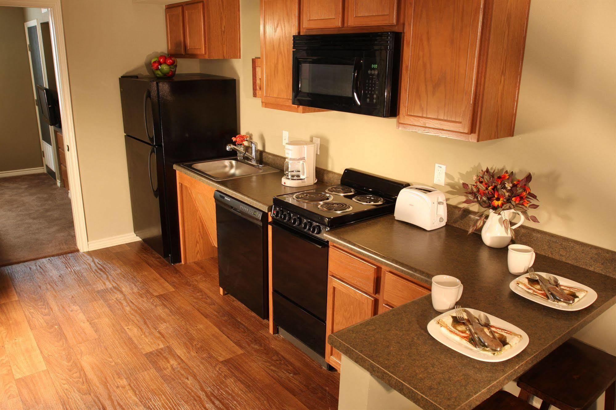 Eagle'S Den Suites Cotulla A Travelodge By Wyndham Exterior foto